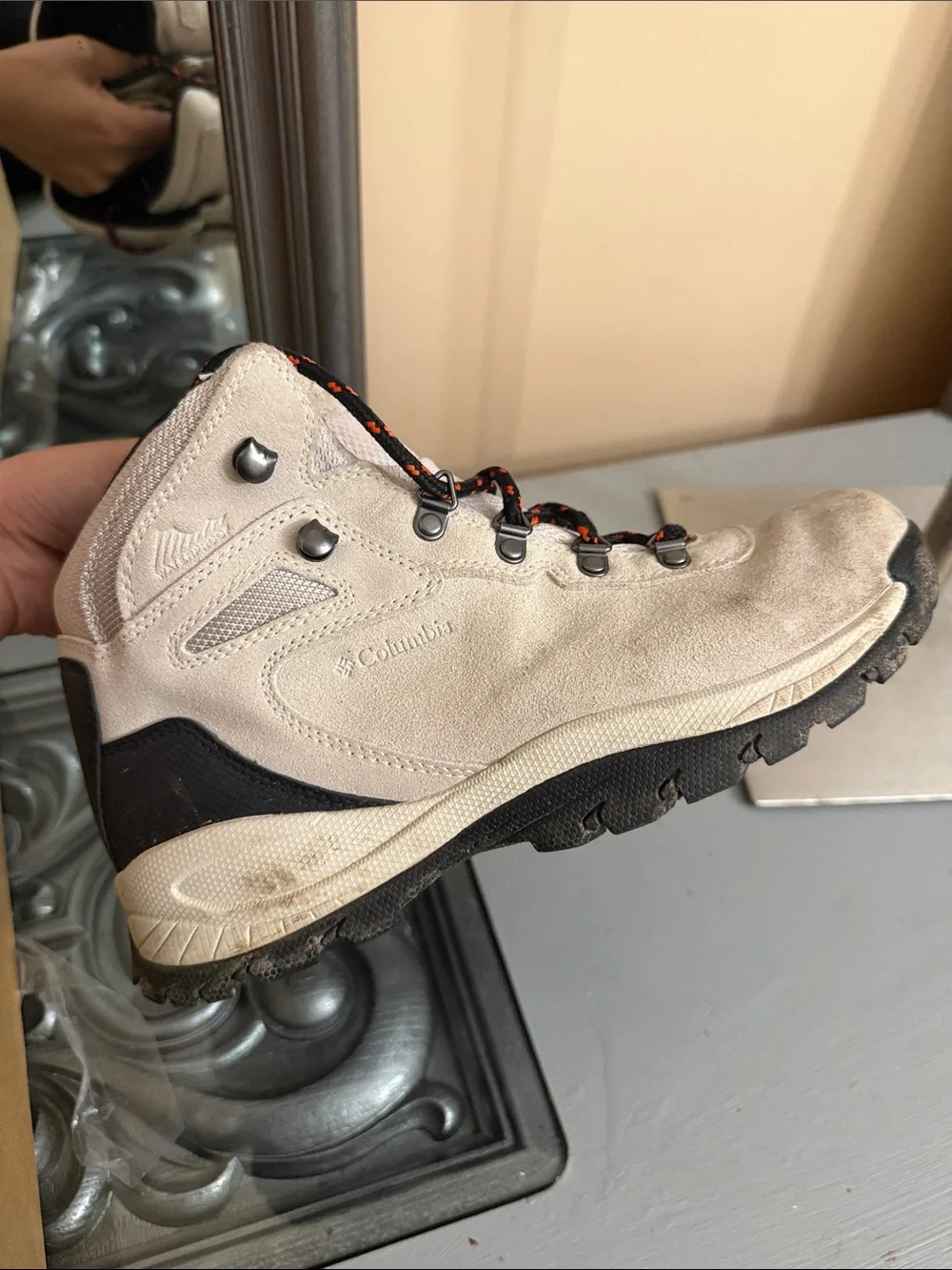 Columbia 8.5 Newton Ridge Plus Waterproof Cloud Grey Black Hiking Boot Red Laces